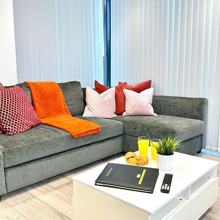 Evergreen Lodge - Two Bed Lux Flat - Parking, Garden, Patio, Wifi, Netflix - Close To Blenheim Palace & Oxford - F3 キッドリントン エクステリア 写真