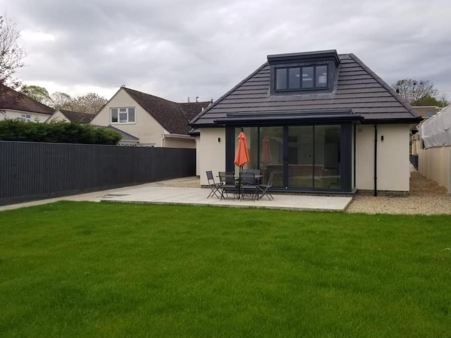 Evergreen Lodge - Two Bed Lux Flat - Parking, Garden, Patio, Wifi, Netflix - Close To Blenheim Palace & Oxford - F3 キッドリントン エクステリア 写真