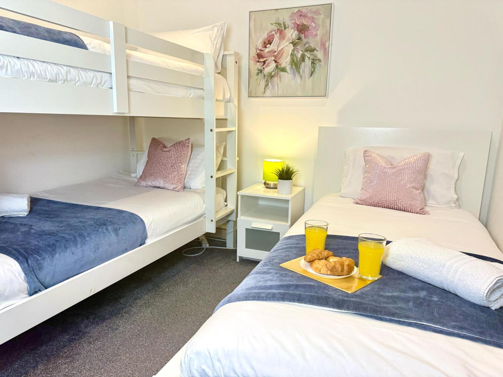 Evergreen Lodge - Two Bed Lux Flat - Parking, Garden, Patio, Wifi, Netflix - Close To Blenheim Palace & Oxford - F3 キッドリントン エクステリア 写真