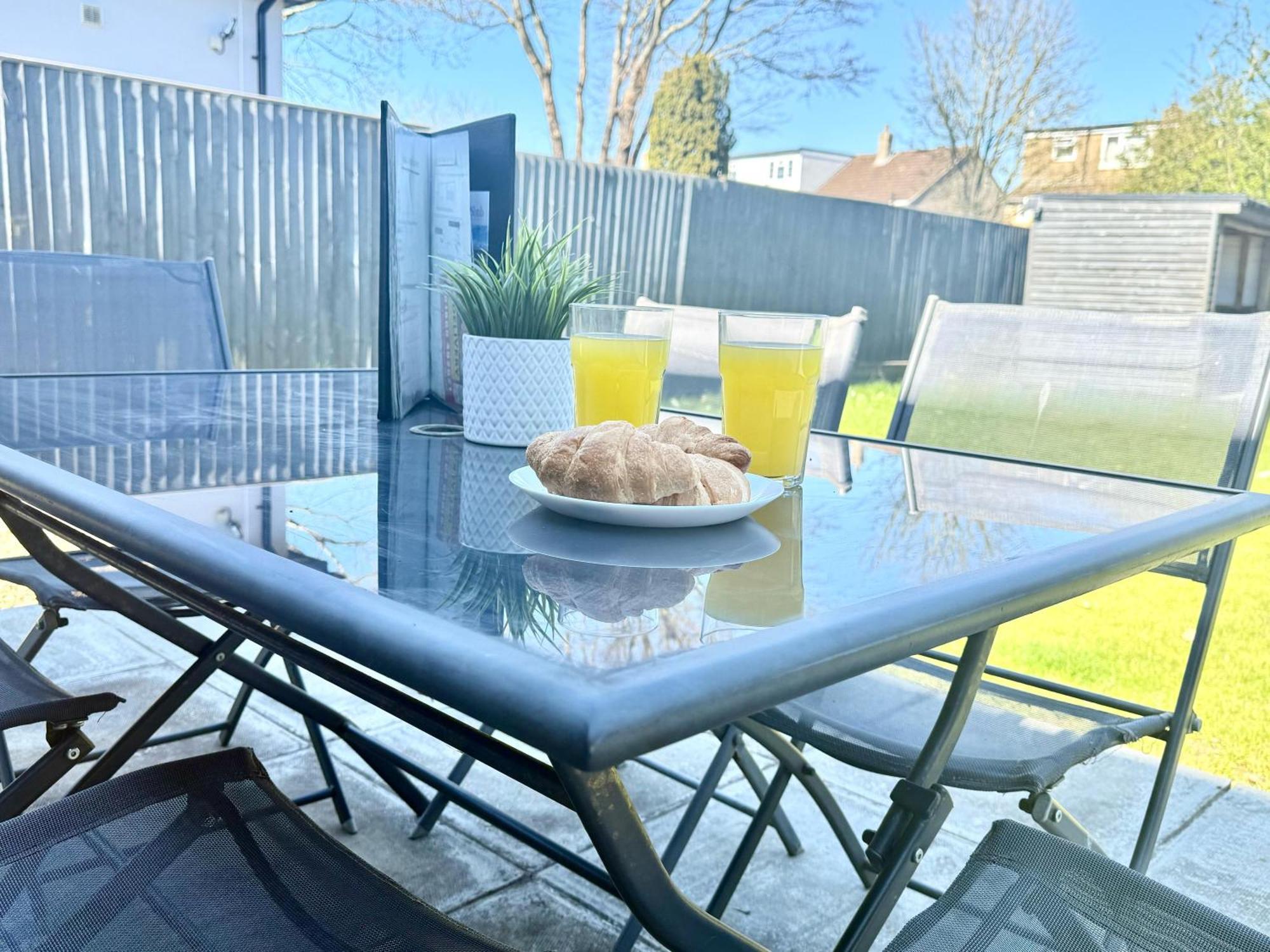 Evergreen Lodge - Two Bed Lux Flat - Parking, Garden, Patio, Wifi, Netflix - Close To Blenheim Palace & Oxford - F3 キッドリントン エクステリア 写真