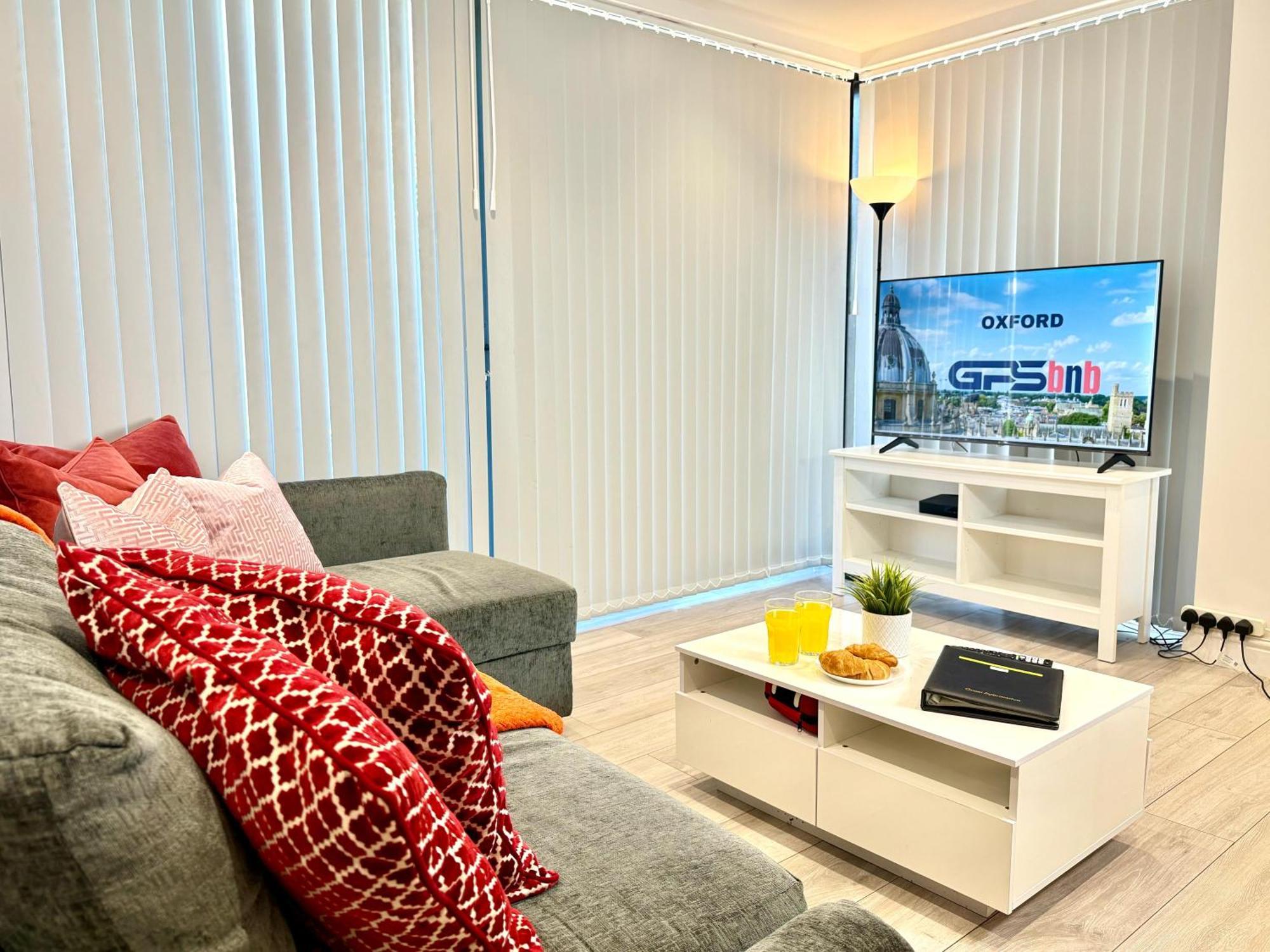 Evergreen Lodge - Two Bed Lux Flat - Parking, Garden, Patio, Wifi, Netflix - Close To Blenheim Palace & Oxford - F3 キッドリントン エクステリア 写真