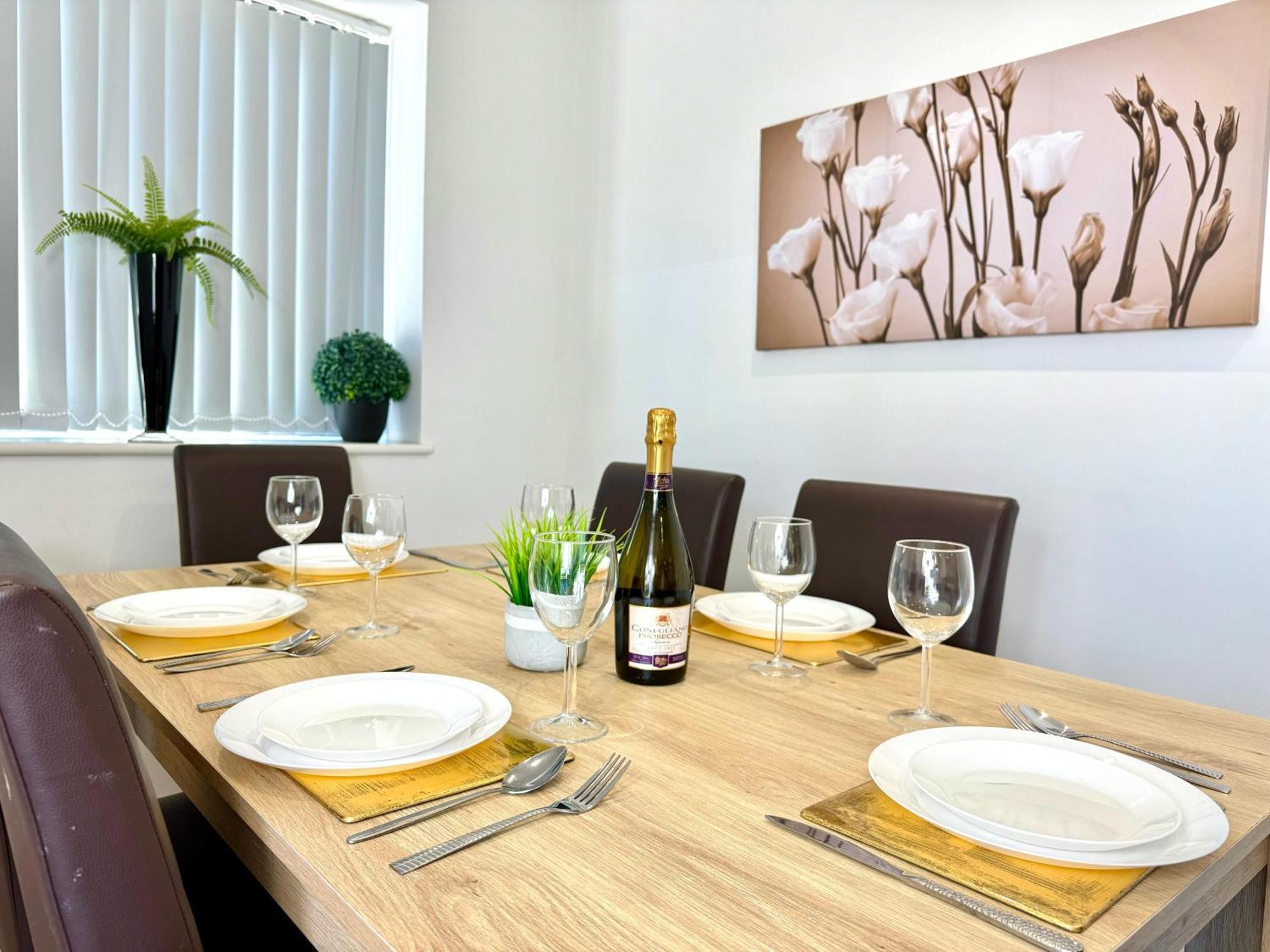 Evergreen Lodge - Two Bed Lux Flat - Parking, Garden, Patio, Wifi, Netflix - Close To Blenheim Palace & Oxford - F3 キッドリントン エクステリア 写真