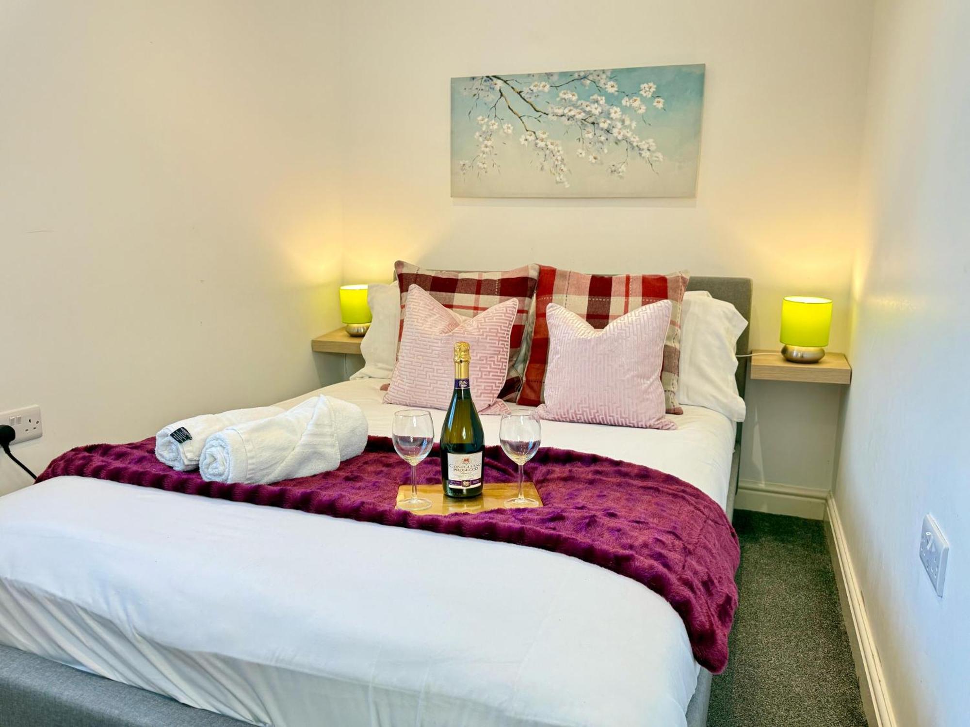 Evergreen Lodge - Two Bed Lux Flat - Parking, Garden, Patio, Wifi, Netflix - Close To Blenheim Palace & Oxford - F3 キッドリントン エクステリア 写真