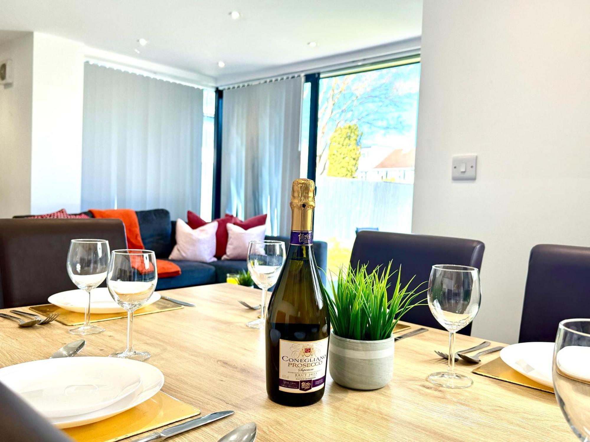 Evergreen Lodge - Two Bed Lux Flat - Parking, Garden, Patio, Wifi, Netflix - Close To Blenheim Palace & Oxford - F3 キッドリントン エクステリア 写真