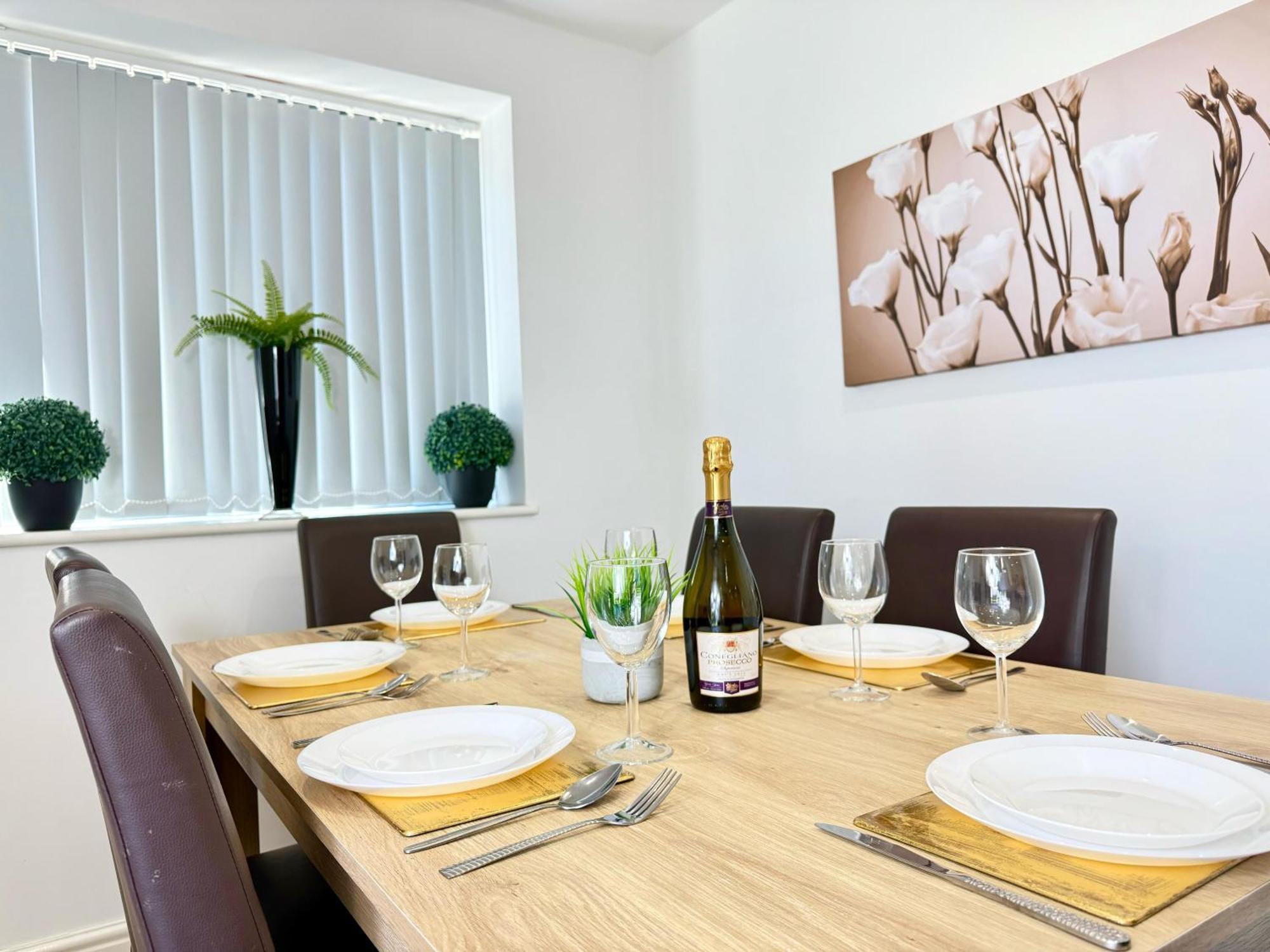 Evergreen Lodge - Two Bed Lux Flat - Parking, Garden, Patio, Wifi, Netflix - Close To Blenheim Palace & Oxford - F3 キッドリントン エクステリア 写真