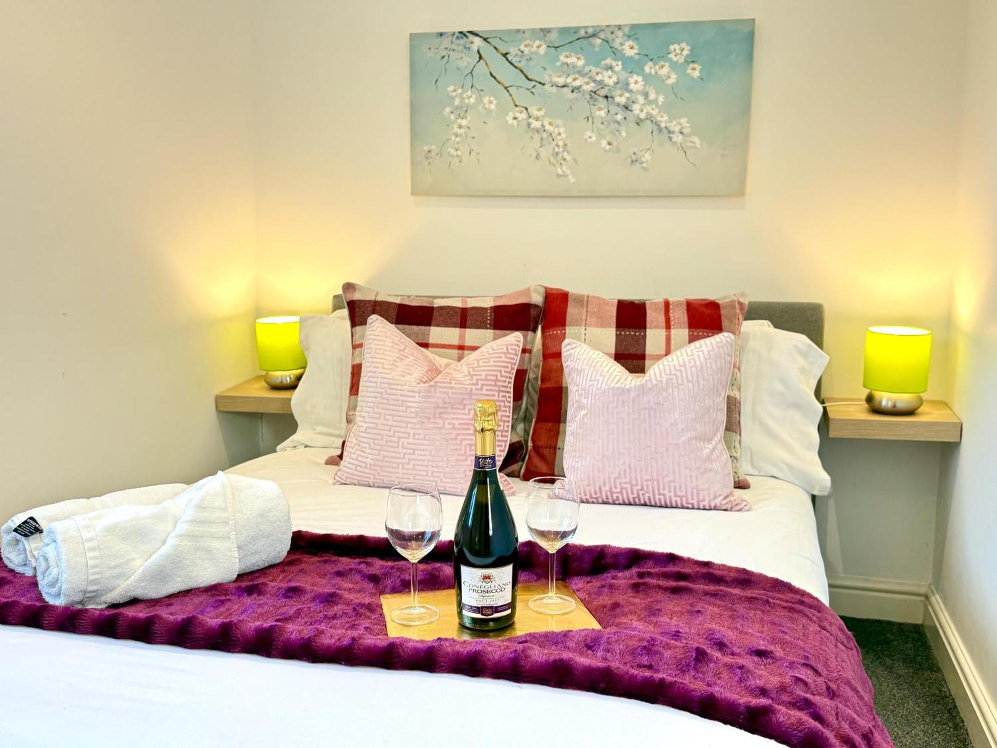 Evergreen Lodge - Two Bed Lux Flat - Parking, Garden, Patio, Wifi, Netflix - Close To Blenheim Palace & Oxford - F3 キッドリントン エクステリア 写真